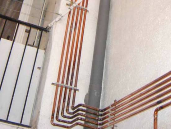 Acometidas de agua por fachada del edificio Valencia – Empresa profesional